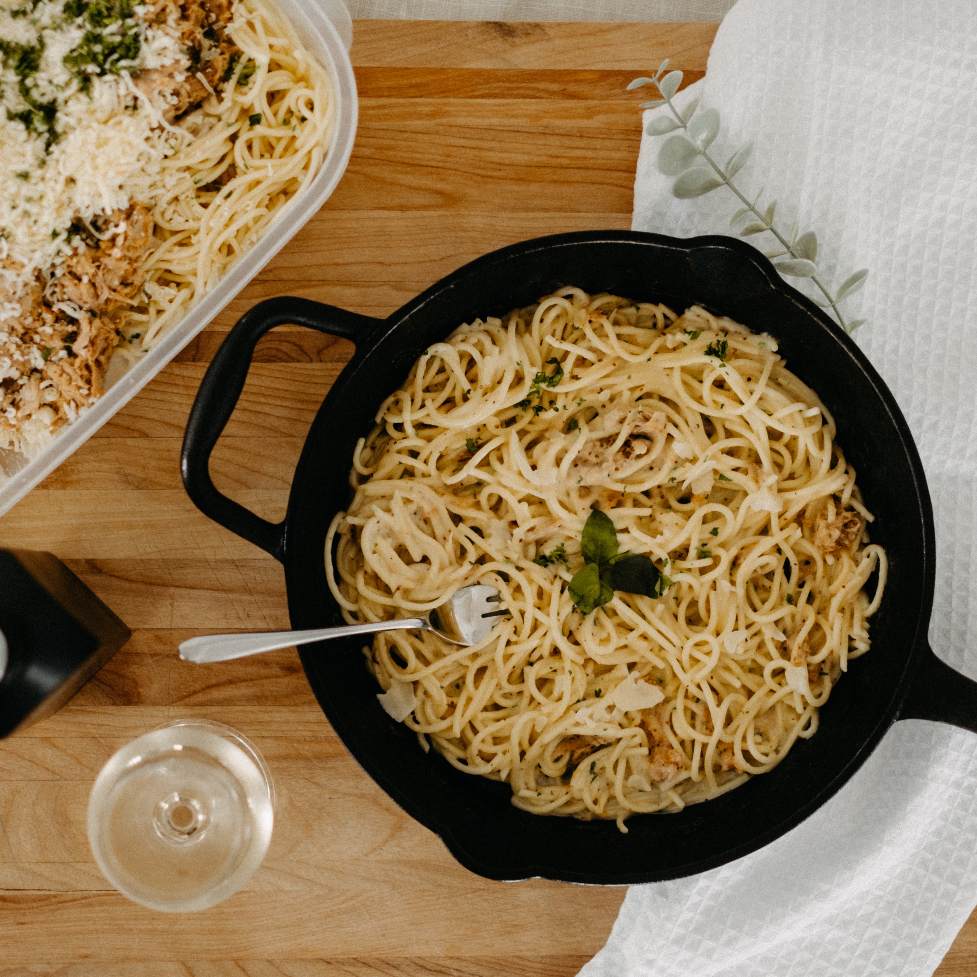 Linguine sauce aux légumes rôtis, saucisse italienne et parmesan
