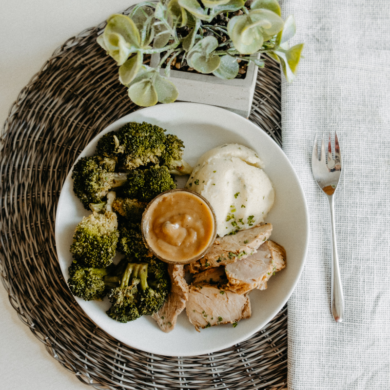 Filet mignon de porc sauce demi-glace au romarin et chocolat