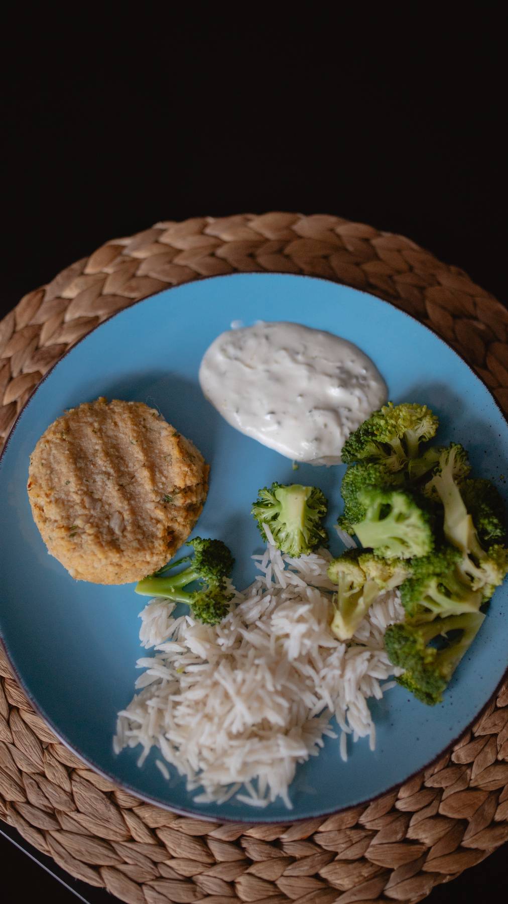 Croquettes de pois chiches au cheddar et frites de patates douces