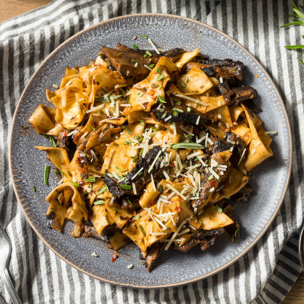 Linguines au poulet, champignons et vin rouge