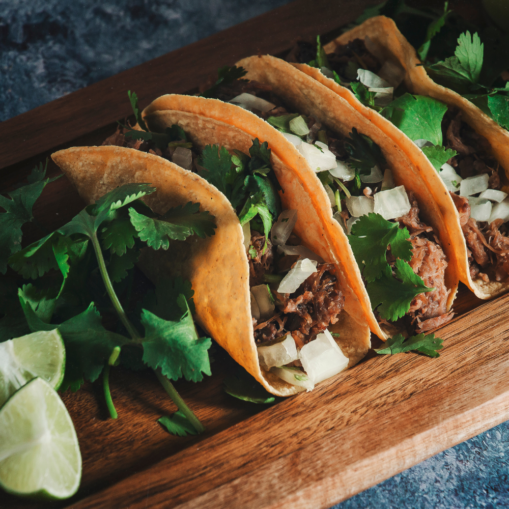 Tacos de porc effiloché, avocat & lime