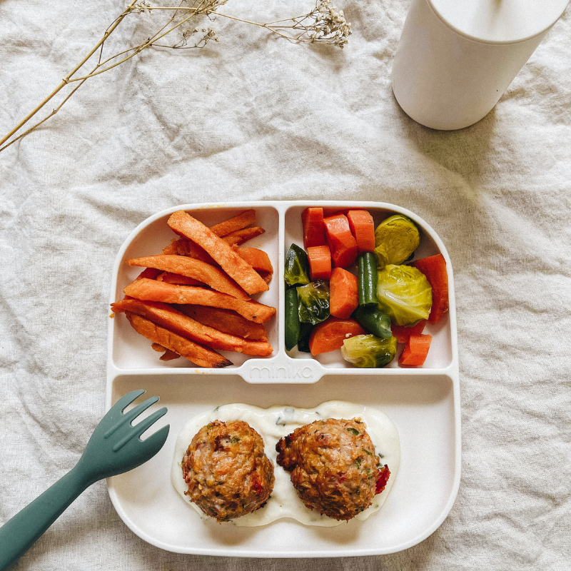 Boulettes de poulet ricotta & citron, nouilles au pesto