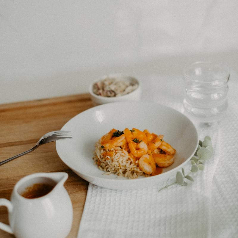Crevettes Buffalo, riz pilaf et légumes