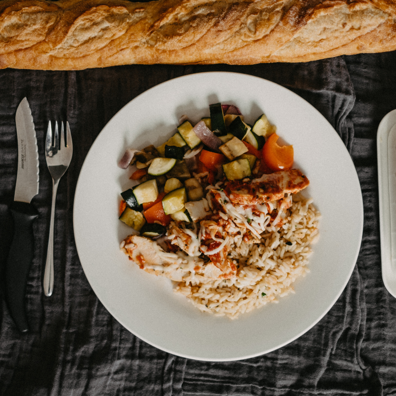 Bol de poulet à la grecque