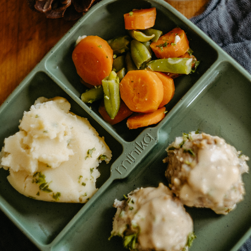 Boulettes de porc cajun, cheddar et oignon vert, crème sûre