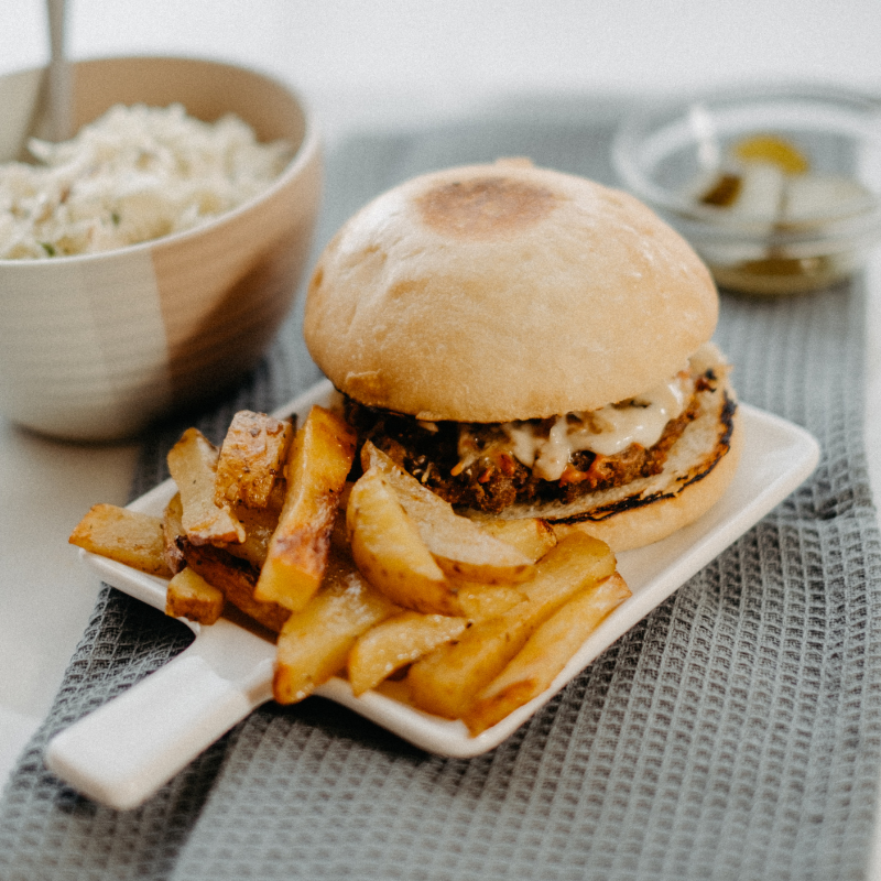 Burger de poulet cajun au cheddar