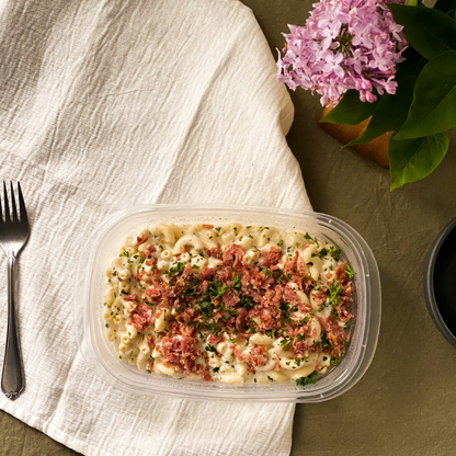 Mac and cheese cheddar &amp; jalapeños, saucisse italienne et oignon vert