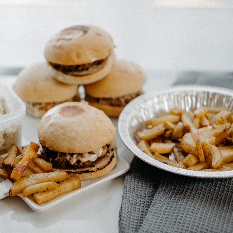 Burger de poulet cajun au cheddar