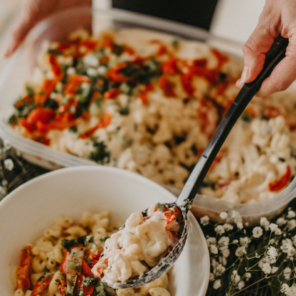 Mac and cheese cheddar &amp; jalapeños, saucisse italienne et oignon vert