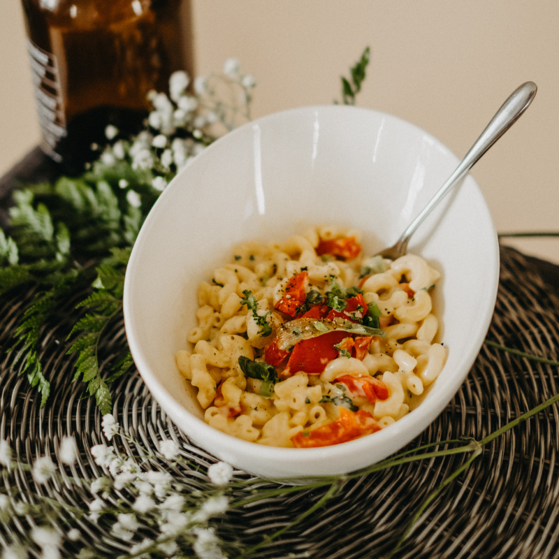 Mac and cheese cheddar &amp; jalapeños, saucisse italienne et oignon vert
