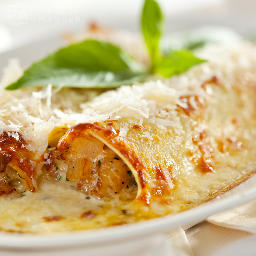 Cannellonis farcis au saumon et nappés d’une sauce crémeuse, parfaits pour un repas gourmand.