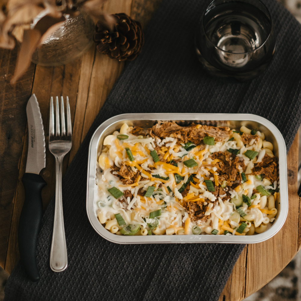 Mac and cheese au cheddar et effiloché de porc BBQ [CONGELÉ]