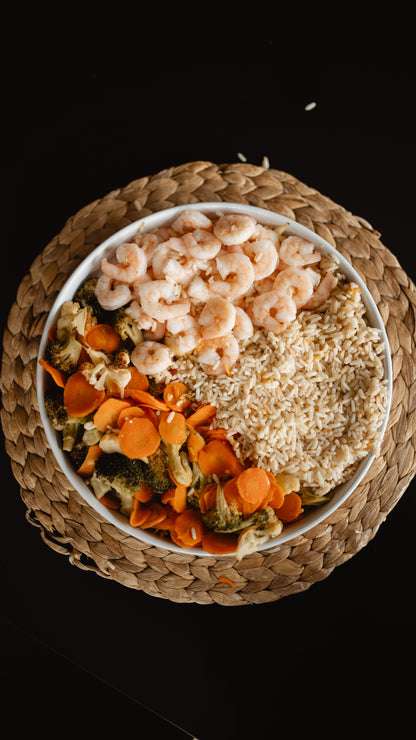 Crevettes Buffalo, riz pilaf et légumes