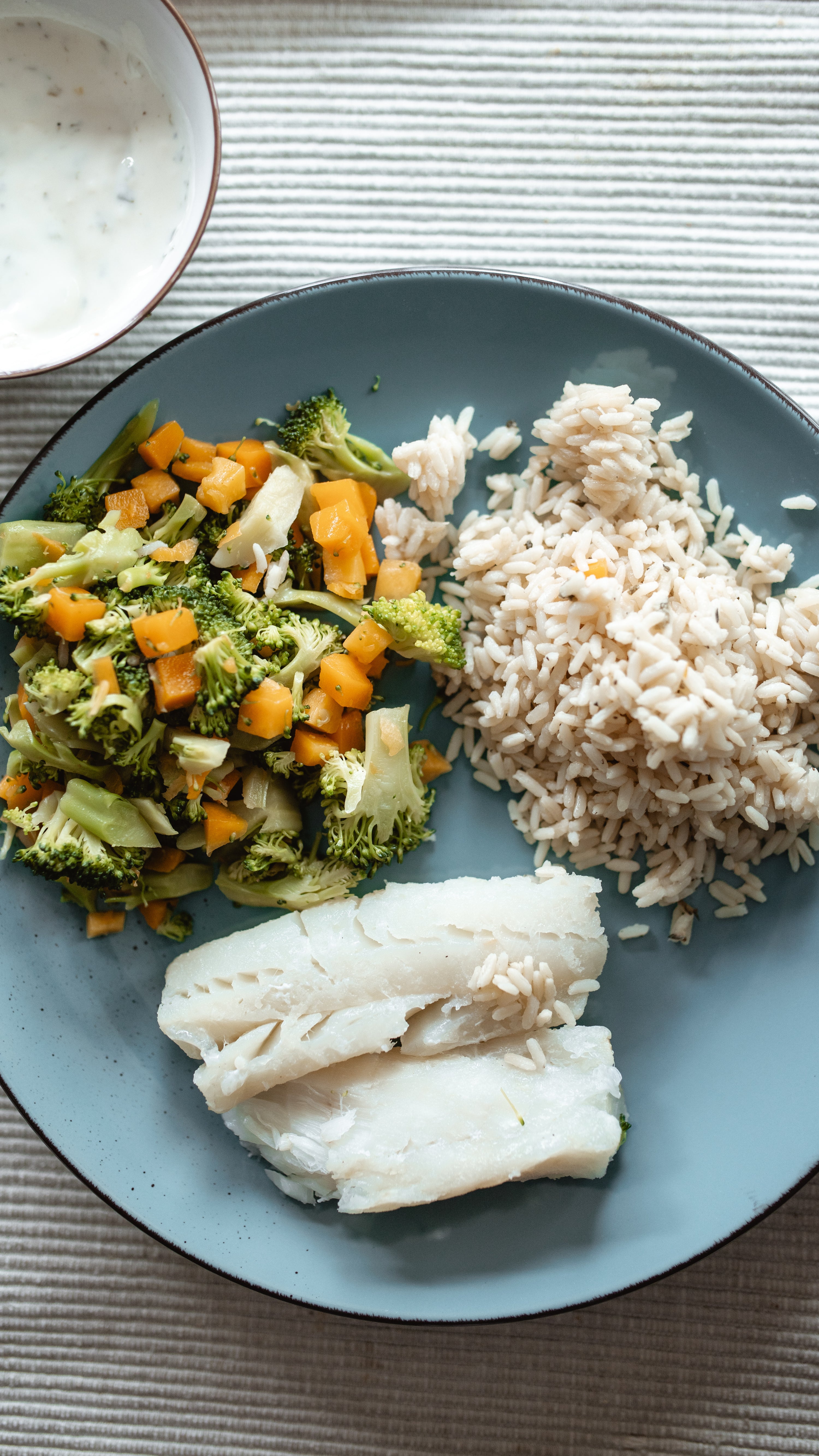 Bol de morue &amp; orzo au pesto citronné