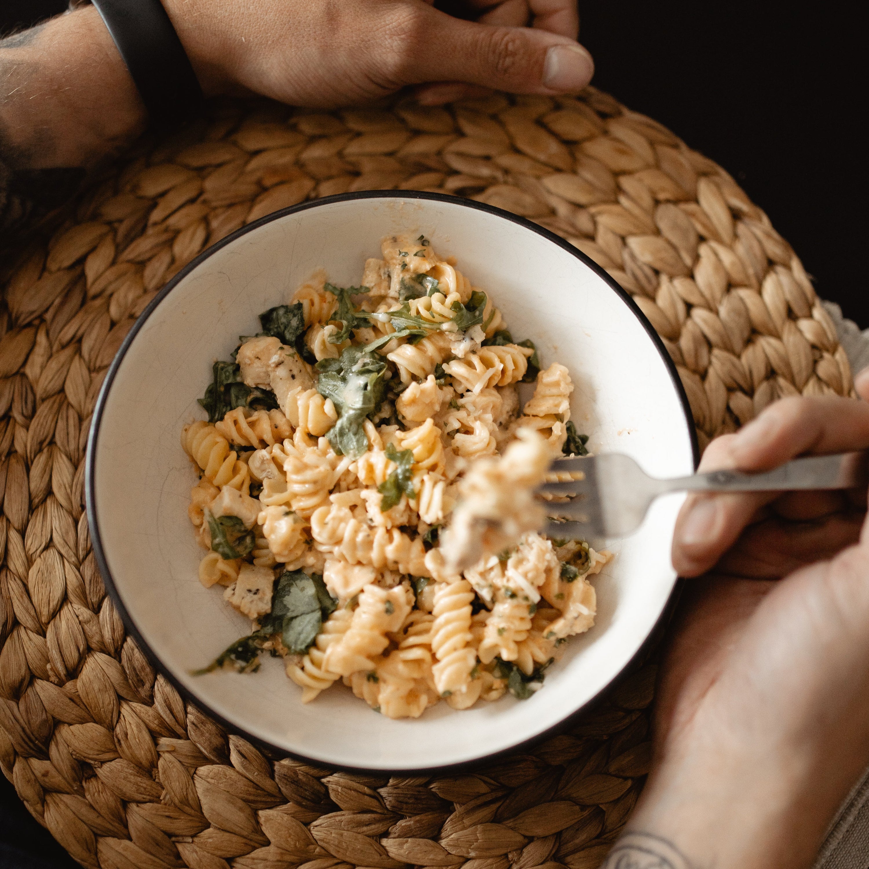 Pâtes au poulet et sauce aux tomates séchées