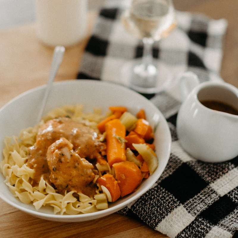 Poulet alla Cacciatora et nouilles aux œufs